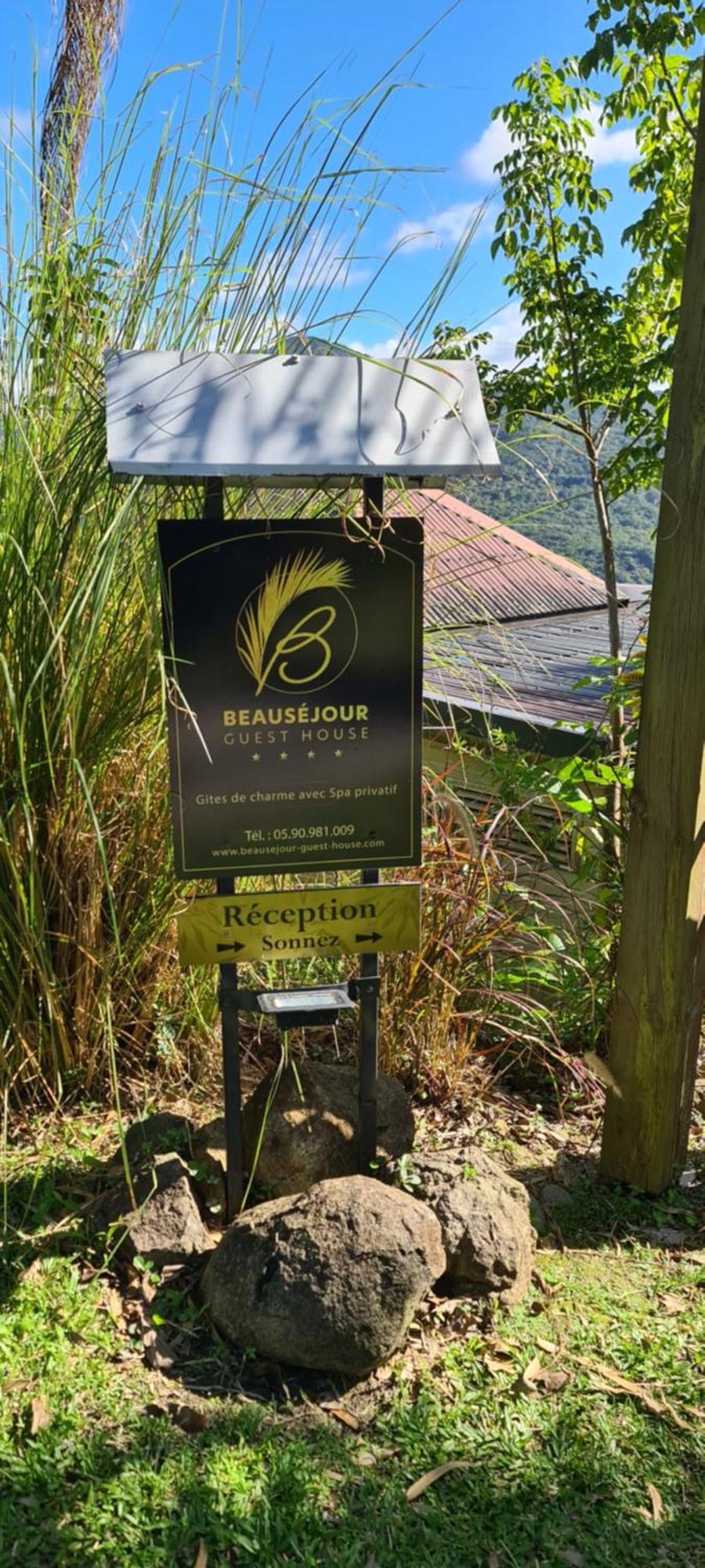 Beausejour Guest House Pointe-Noire Bagian luar foto